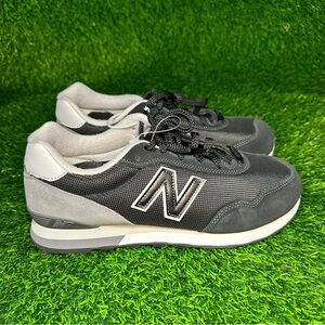 New Balance Men's Black and White Sneakers